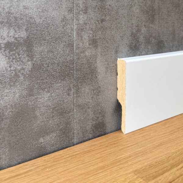 1480_strati_sovatepi_mdf_white_lefko_skirting_thessaloniki